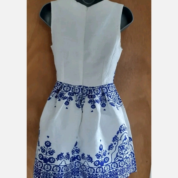 Gorgeous Patterned dress - Picture 4 of 7